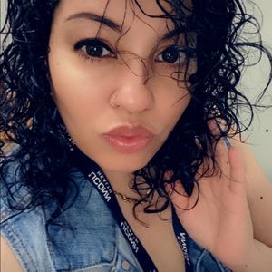 Meet your Posher, Denise